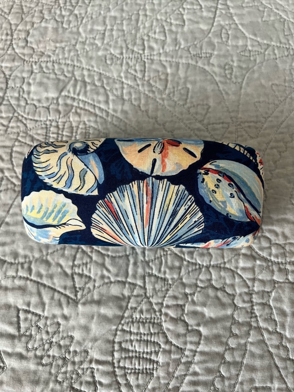 NWOT Vera Bradley Navy Seashell Print Clamshell Glasses Case